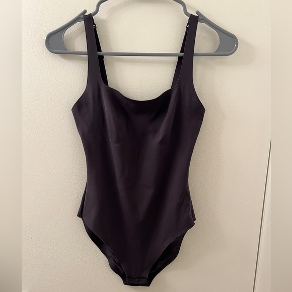 SKIMS NAKED SCOOP BRIEF BODYSUIT | ONYX / S - Picture 6 of 13